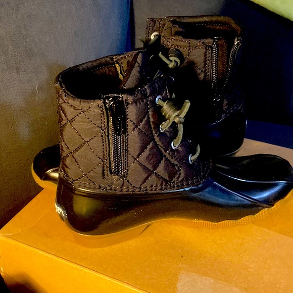 Big Kid's Saltwater Nylon Quilt Duck Boot Size 4M - Picture 1 of 10